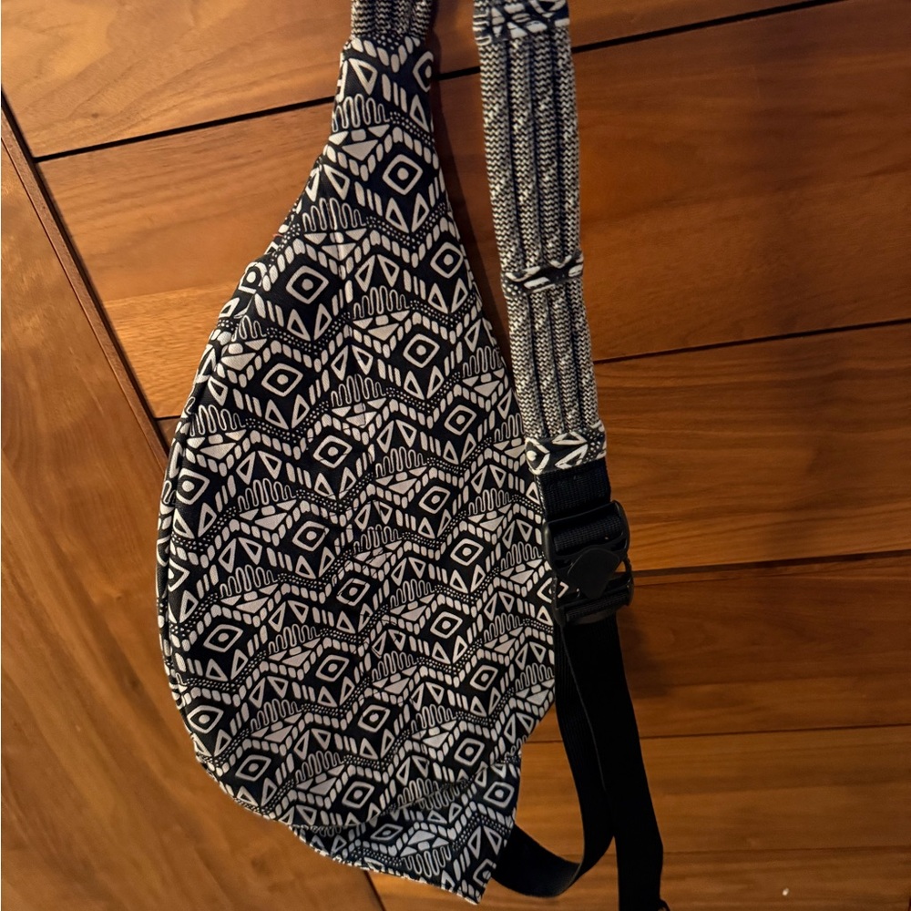 KAVU Original Rope Crossbody Bag ~ Tile Maze - Picture 12 of 14